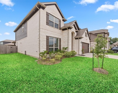18511 Grand Spanish Oak Court - Photo Thumbnail 2