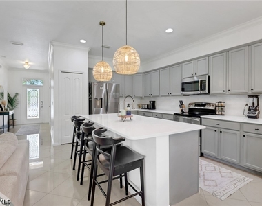 11295 Red Bluff Lane - Photo Thumbnail 8
