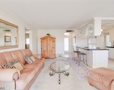 250 7th Avenue S - Photo Thumbnail 5