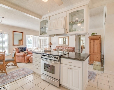 250 7th Avenue S - Photo Thumbnail 3