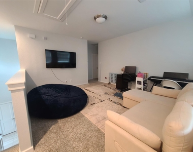 7035 Coneflower Creek Court - Photo Thumbnail 12