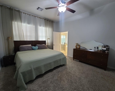 7035 Coneflower Creek Court - Photo Thumbnail 9