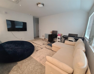 7035 Coneflower Creek Court - Photo Thumbnail 6
