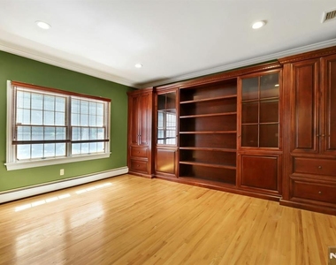 765 Colonial - Photo Thumbnail 18