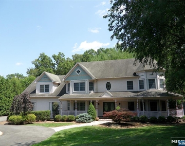 765 Colonial - Photo Thumbnail 1