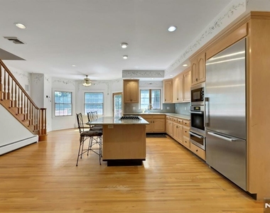 765 Colonial - Photo Thumbnail 20