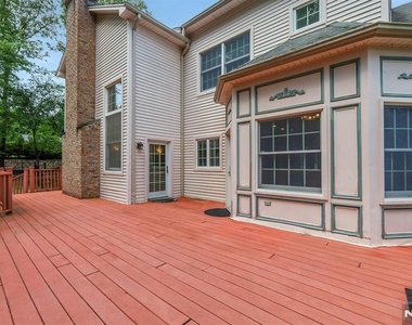 765 Colonial - Photo Thumbnail 8