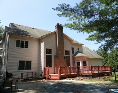765 Colonial - Photo Thumbnail 4