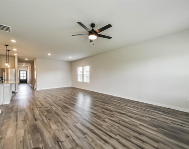 8515 Lake Groove Lane - Photo Thumbnail 6