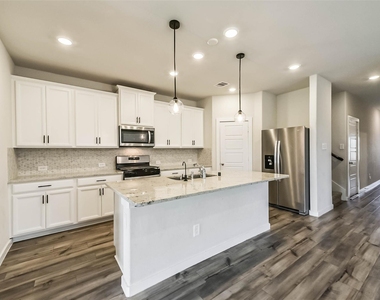 8515 Lake Groove Lane - Photo Thumbnail 9