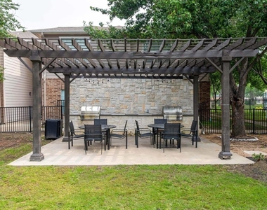 11355 Richmond Avenue - Photo Thumbnail 3