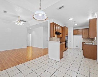 2106 Hawks Road - Photo Thumbnail 7