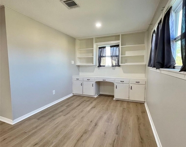 817 N Valderas Street - Photo Thumbnail 5