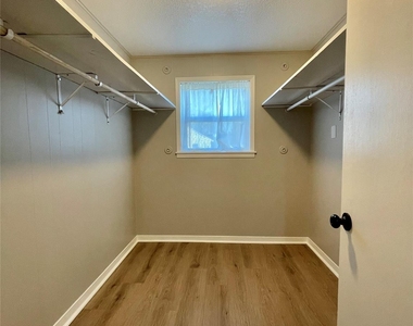 817 N Valderas Street - Photo Thumbnail 6