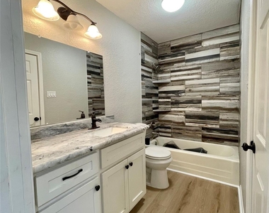 817 N Valderas Street - Photo Thumbnail 11