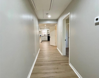 817 N Valderas Street - Photo Thumbnail 8