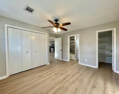 817 N Valderas Street - Photo Thumbnail 16