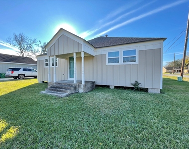 817 N Valderas Street - Photo Thumbnail 1