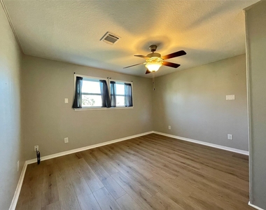 817 N Valderas Street - Photo Thumbnail 9