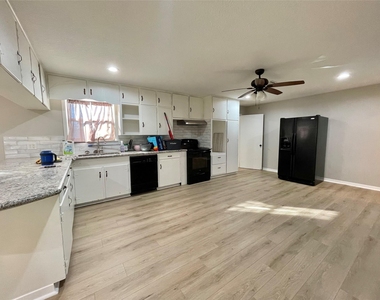 817 N Valderas Street - Photo Thumbnail 19