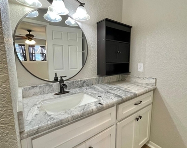 817 N Valderas Street - Photo Thumbnail 18