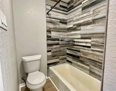 817 N Valderas Street - Photo Thumbnail 17
