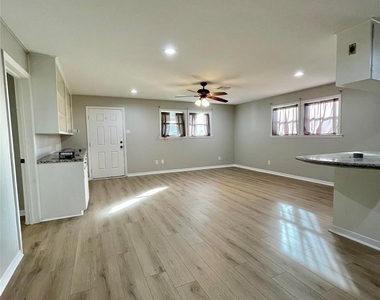 817 N Valderas Street - Photo Thumbnail 12
