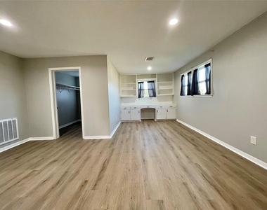 817 N Valderas Street - Photo Thumbnail 4