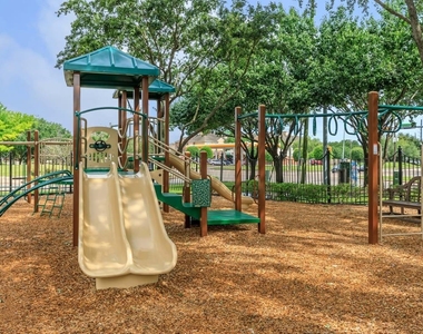 11355 Richmond Avenue - Photo Thumbnail 5