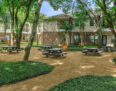 11355 Richmond Avenue - Photo Thumbnail 4