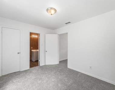 5326 Wenda Street - Photo Thumbnail 13