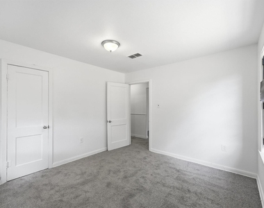 5326 Wenda Street - Photo Thumbnail 7