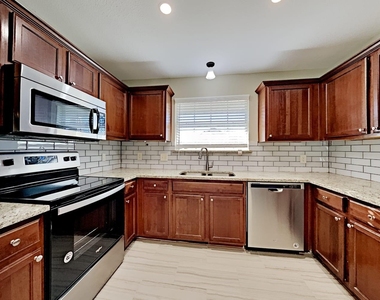 2308 Arrowhead Dr - Photo Thumbnail 6