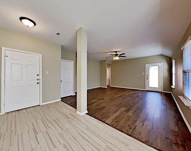 2308 Arrowhead Dr - Photo Thumbnail 3