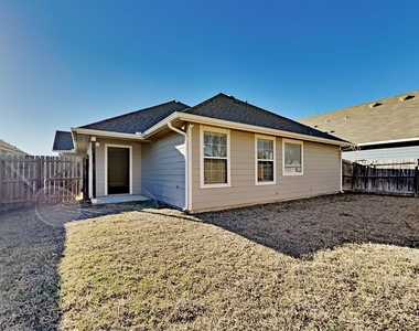 2308 Arrowhead Dr - Photo Thumbnail 13