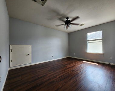 16935 Jelly Park Stone Drive - Photo Thumbnail 35