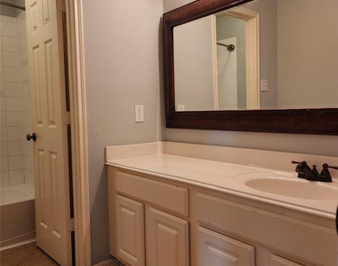 16935 Jelly Park Stone Drive - Photo Thumbnail 24