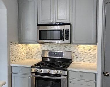 16935 Jelly Park Stone Drive - Photo Thumbnail 13