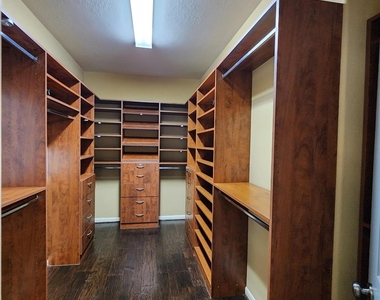 16935 Jelly Park Stone Drive - Photo Thumbnail 5