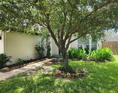 16935 Jelly Park Stone Drive - Photo Thumbnail 2