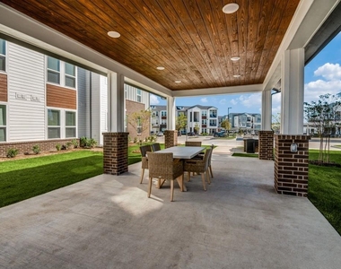 2201 Creekview Drive - Photo Thumbnail 27