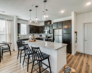 2201 Creekview Drive - Photo Thumbnail 2
