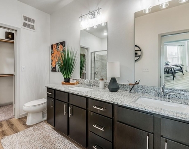 2201 Creekview Drive - Photo Thumbnail 7