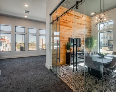 2201 Creekview Drive - Photo Thumbnail 16