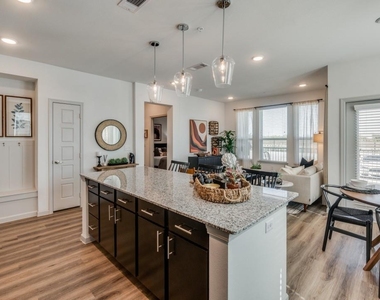 2201 Creekview Drive - Photo Thumbnail 4