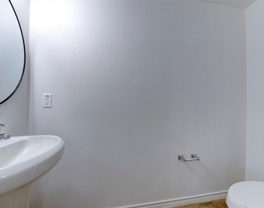 8202 Homewood Lane - Photo Thumbnail 4