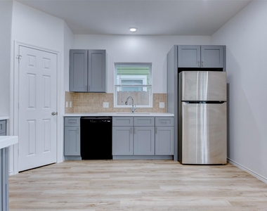 8202 Homewood Lane - Photo Thumbnail 13
