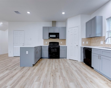 8202 Homewood Lane - Photo Thumbnail 18