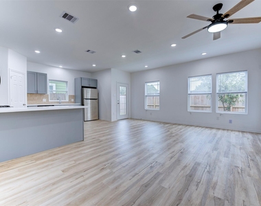 8202 Homewood Lane - Photo Thumbnail 9