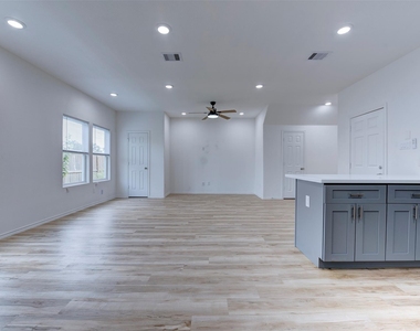 8202 Homewood Lane - Photo Thumbnail 8
